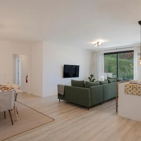 Uptown 13 By An Island *