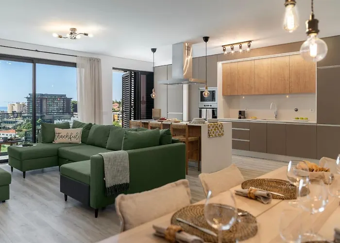 Uptown 13 By An Island