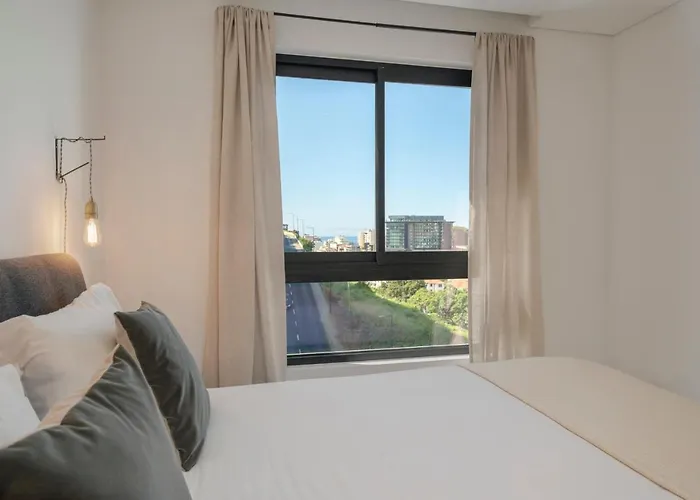 Uptown 13 By An Island 丰沙尔