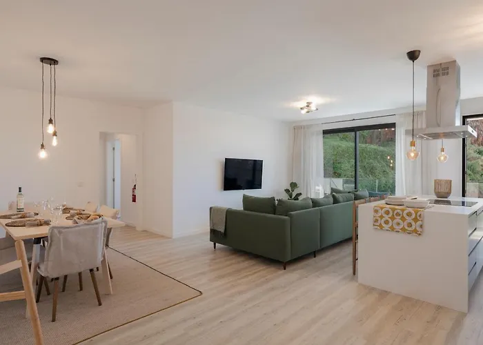 Uptown 13 By An Island *