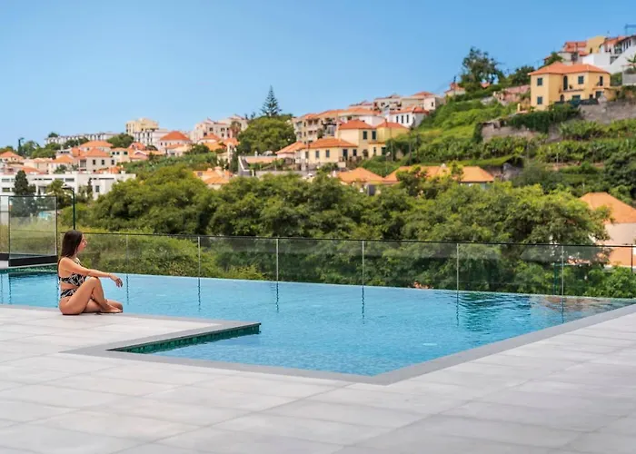 Uptown 13 By An Island