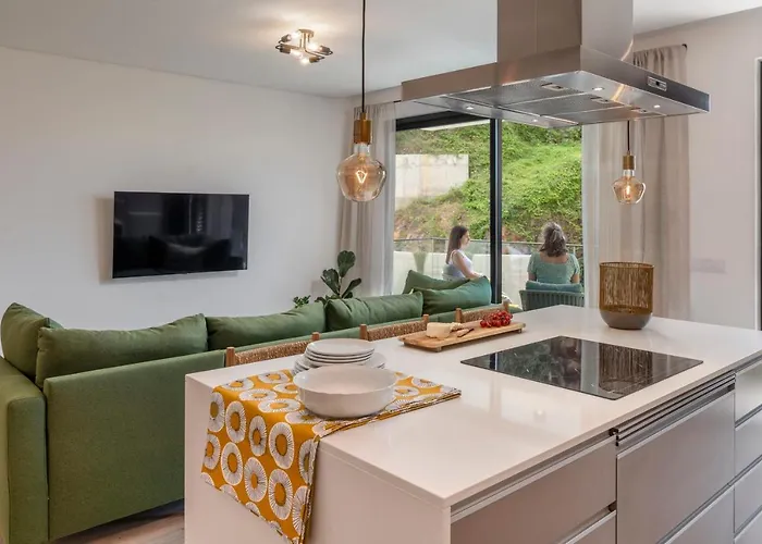 Uptown 13 By An Island 丰沙尔